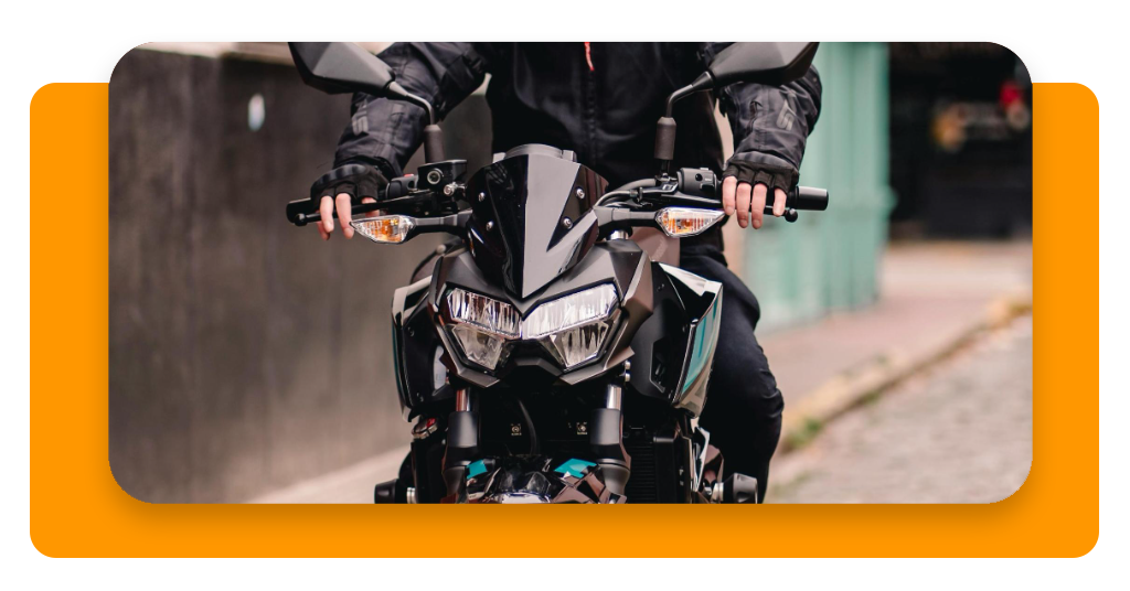 Andar de moto é uma adrenalina, mas pode causar acidentes. Por isso, formalizar-se como MEI é uma forma de assegurar seus direitos.